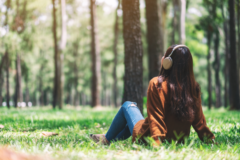 A,Beautiful,Asian,Woman,Enjoy,Listening,To,Music,With,Headphone