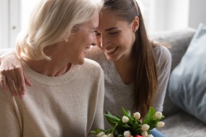 Smiling,Adult,Daughter,Greeting,Happy,Senior,50,Mother,With,Anniversary